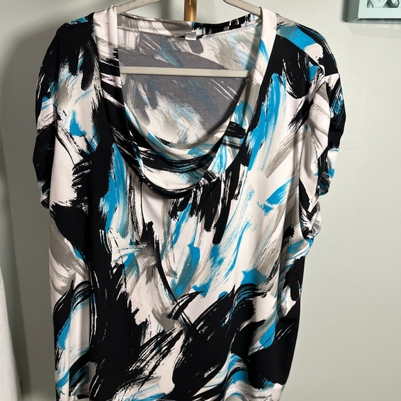 Tahari Tops - Tahari Multicolored Relaxed Blouse with Short Sleeves and Graphic Design